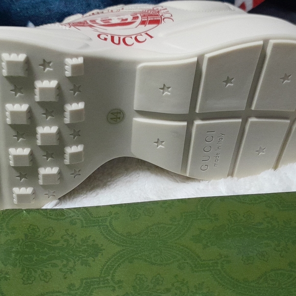 Brand new Gucci sneakers box included new shoelaces concluded everything in the - Picture 3 of 4